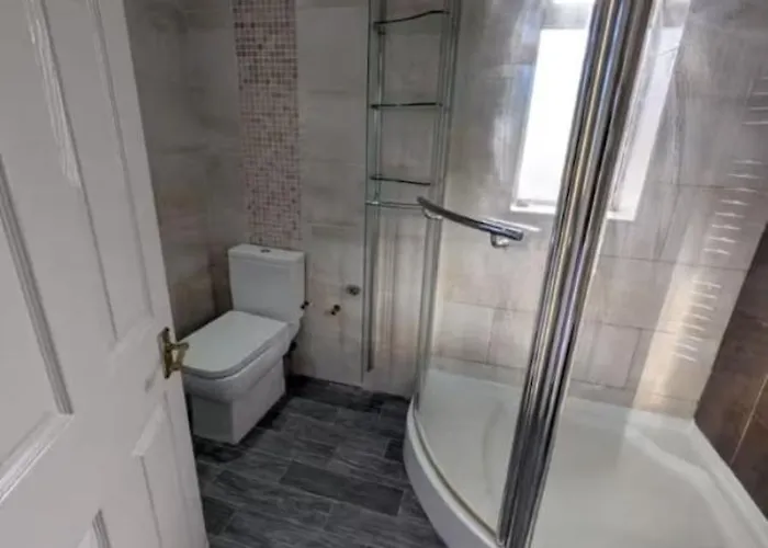 Spacious, Roundhay, Ls8, Parking X 2, Sleeps 6 Hébergement de vacances